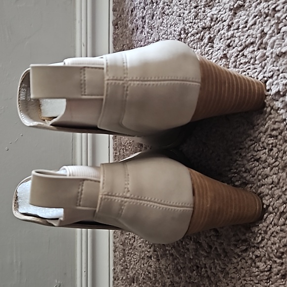 *NEW* DV by Dolce Vita Gerdy Wedge Bootie - Picture 5 of 13